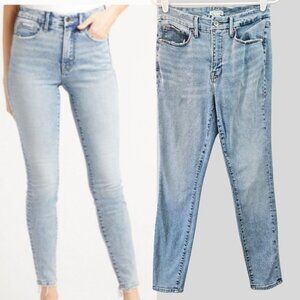 Good American Jeans Sz 8 High Rise Light Blue Wash Casual Stretch Raw Hem Denim